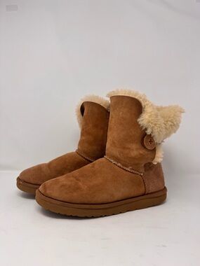 Ugg Size 8 Bailey Button Chestnut Brown Suede y2k Sheepskin Short Mini Boots